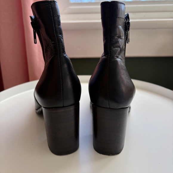 Like NEW Frye Addie Double Zip Boot - Picture 5 of 9